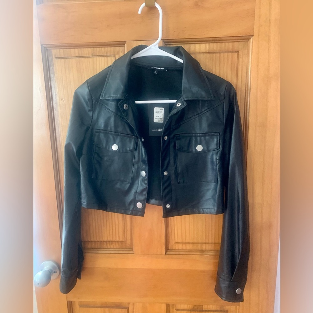 XS Never worn Forever 21 leather crop top jacket